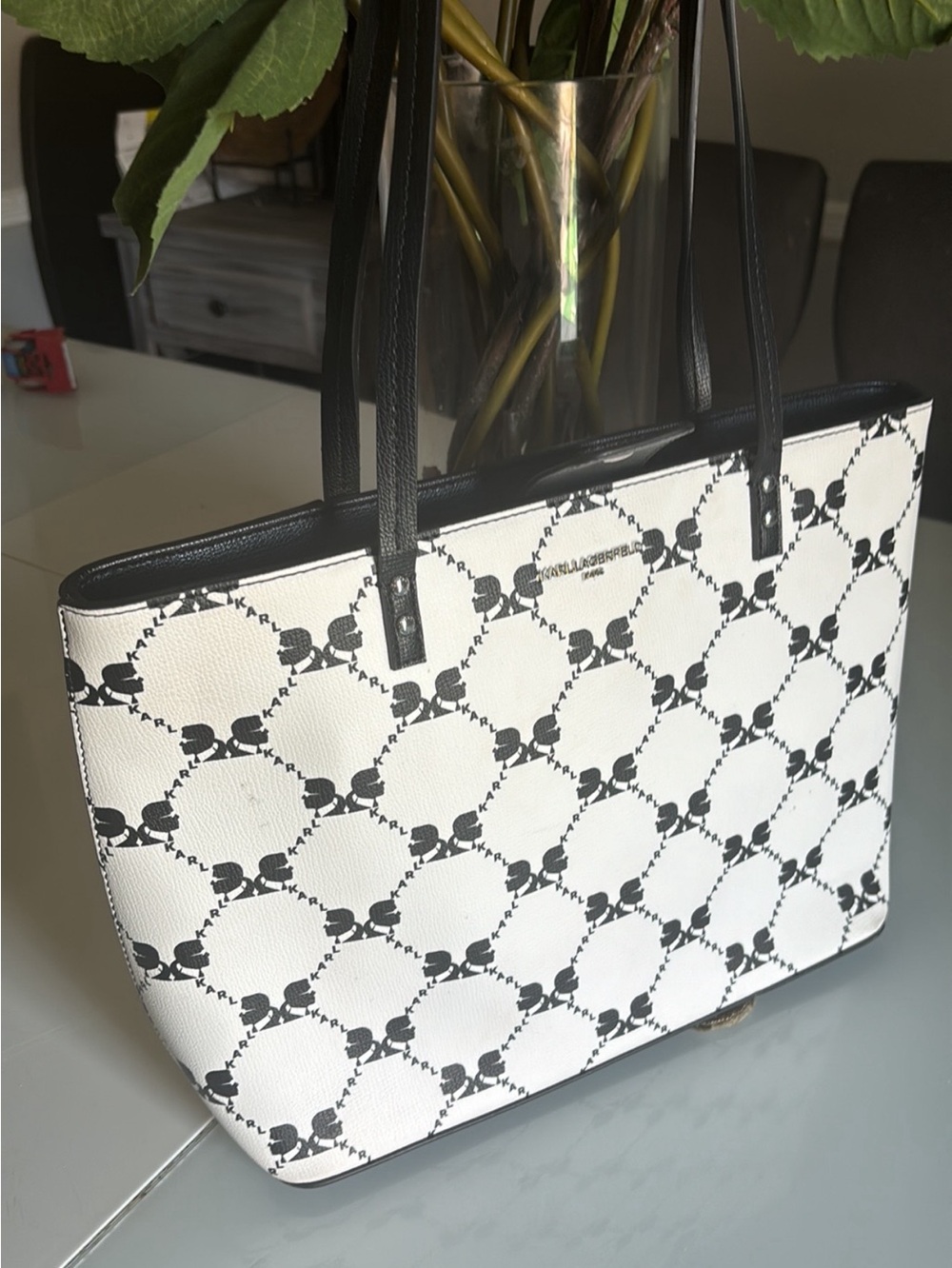 Karl Lagerfeld Black & White 🤍🤍Tote Bag with Geometric Bow Pattern